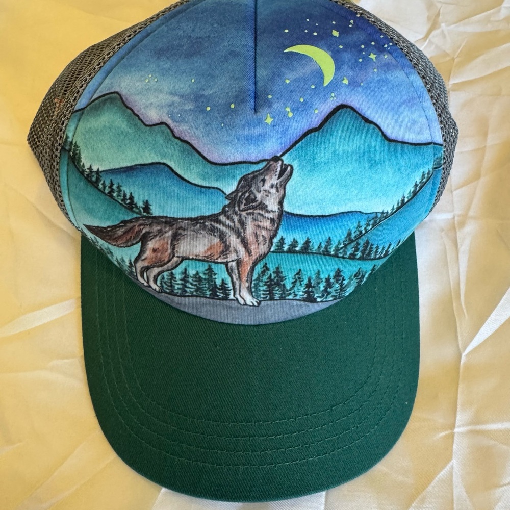 Sunday Afternoons kid Artist Series trucker hat M/L wolf print